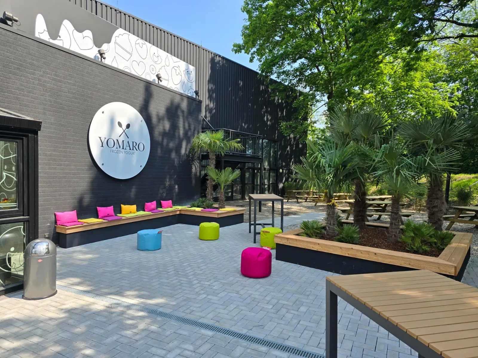 Außenlounge von YOMARO